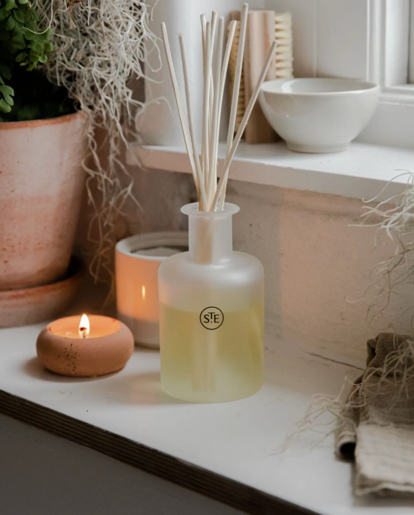 St Eval Reed Diffuser, Sweet Pea - Image 2