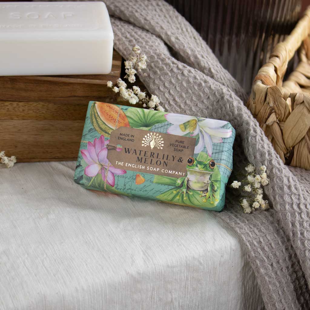 The English Soap Company Anniversary, Waterlily & Melon Soap - Image 2