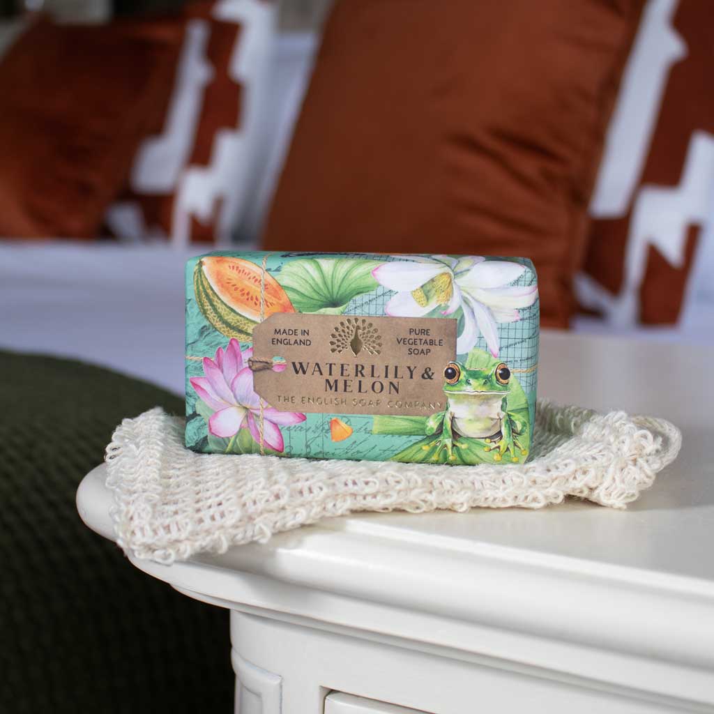 The English Soap Company Anniversary, Waterlily & Melon Soap - Image 3