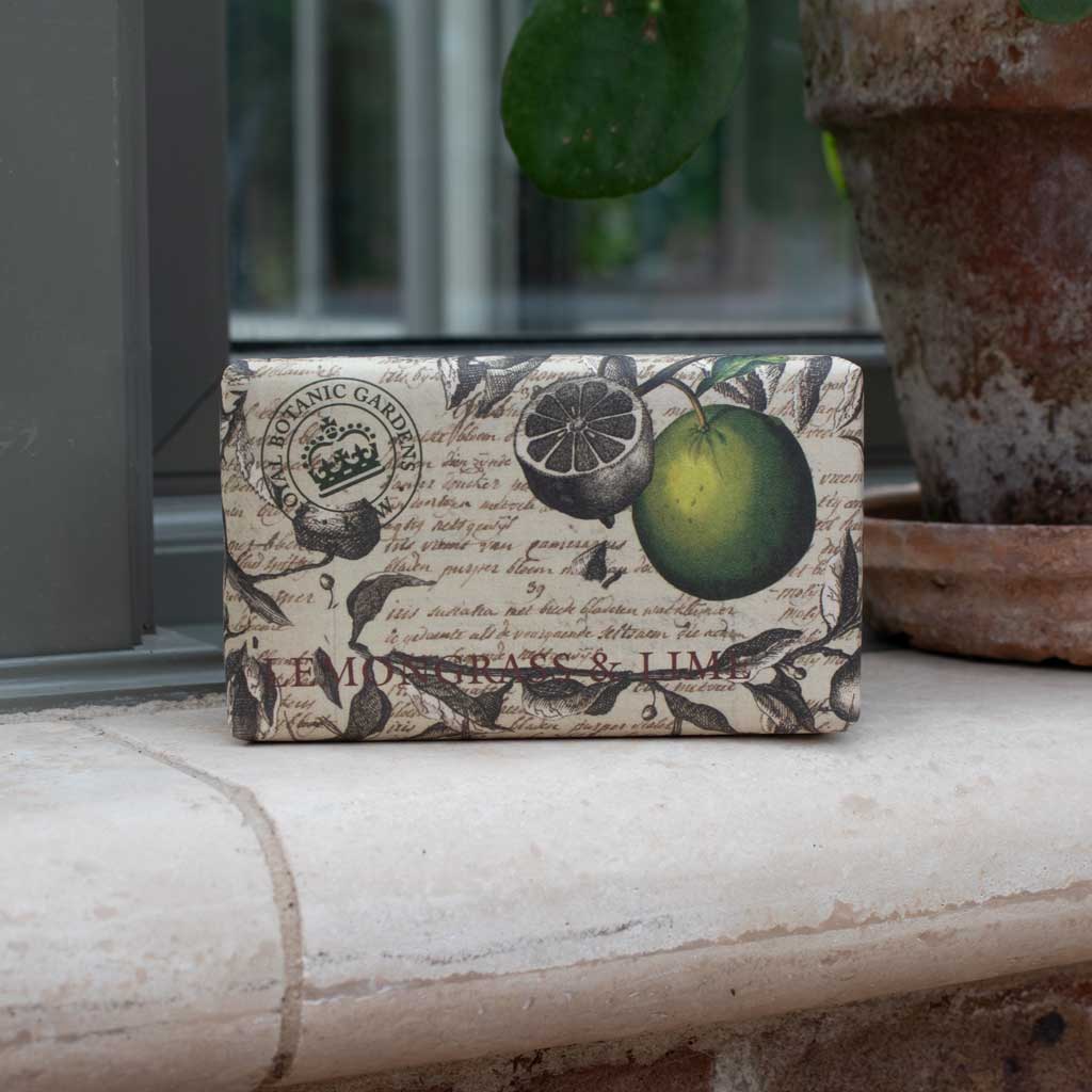 The English Soap Company Kew Gardens, Lemongrass And Lime Soap - Image 3