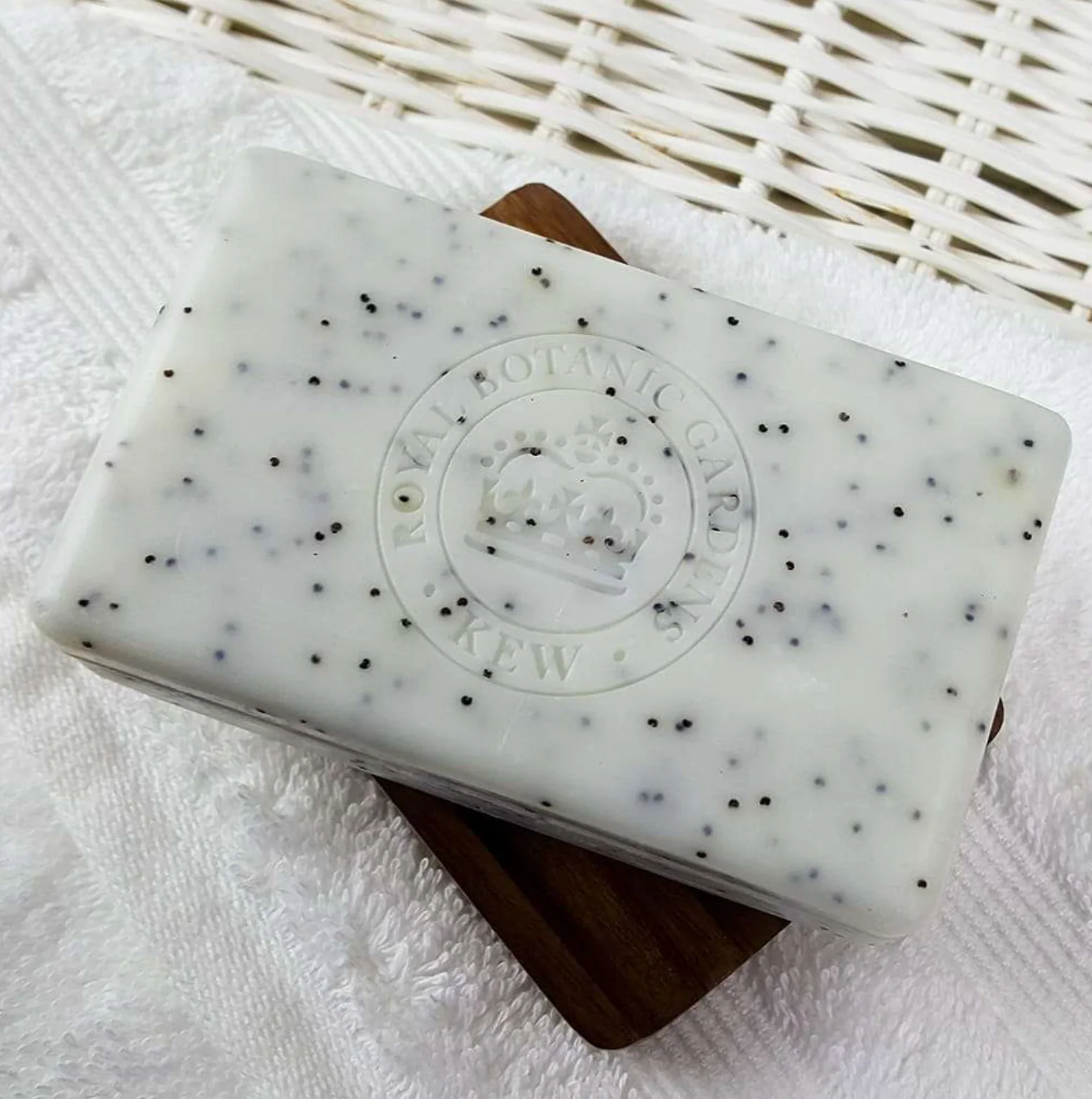The English Soap Company Kew Gardens, Lemongrass And Lime Soap - Image 6