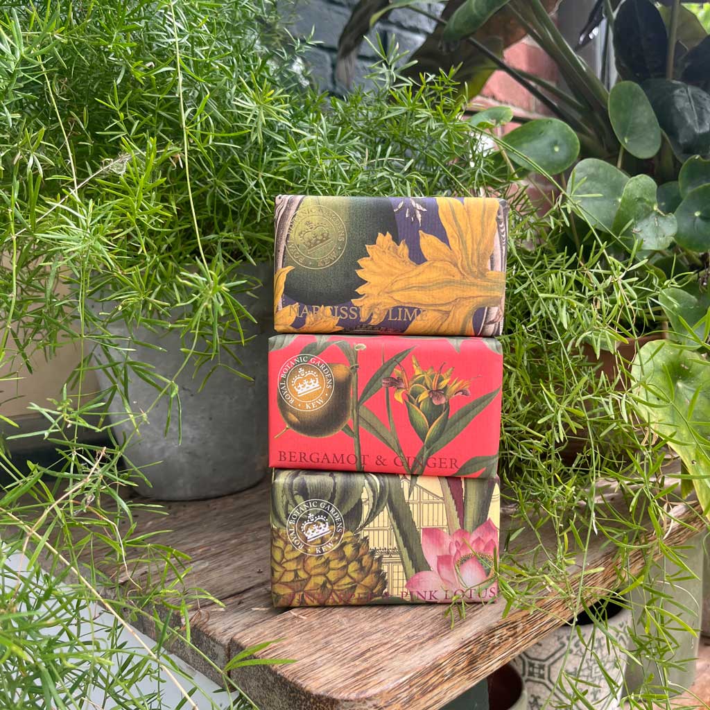 The English Soap Company Kew Gardens, Pineapple And Pink Lotus Soap - Image 4