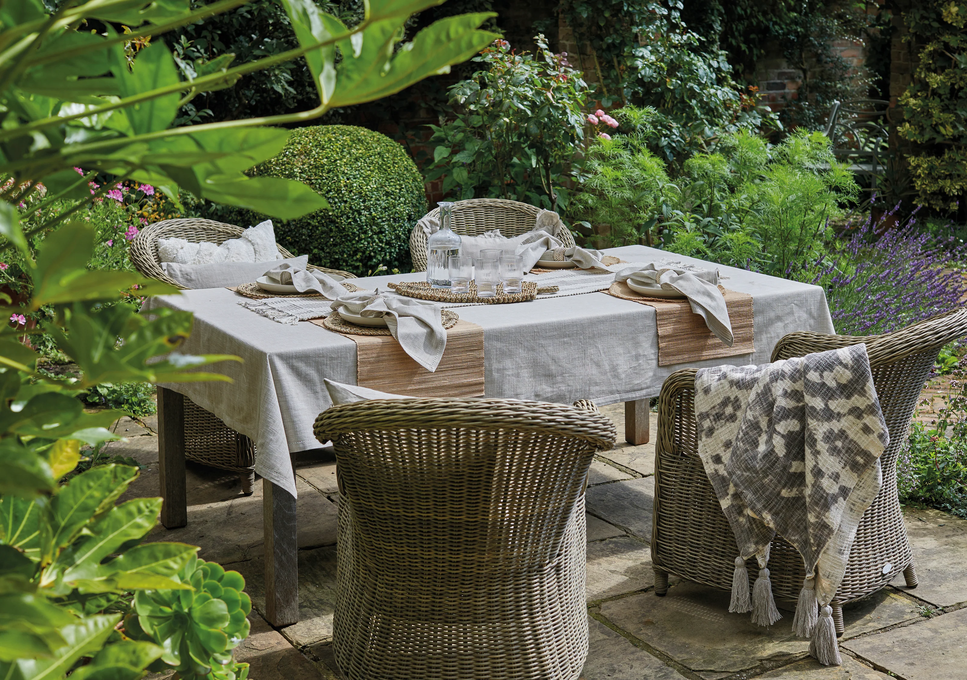 Walton & Co Chambray Cotton Napkins, Natural  (Set Of 4) - Image 4