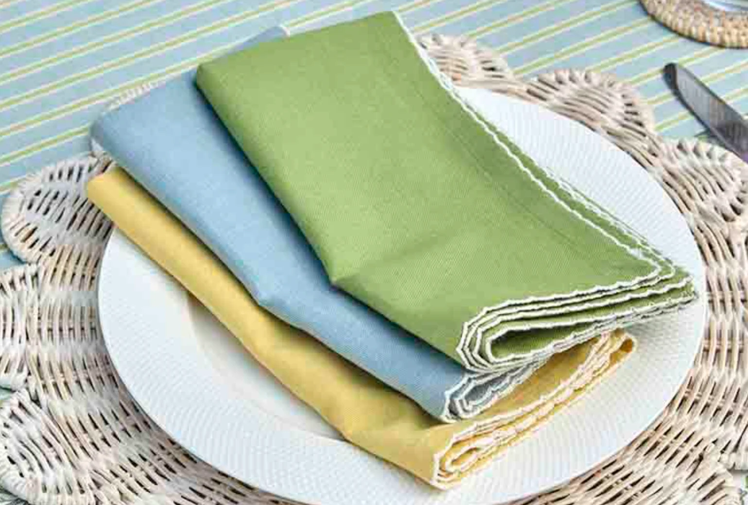 Walton & Co Embroidered Scalloped Napkin, Apple ( Set Of 4 ) - Image 2