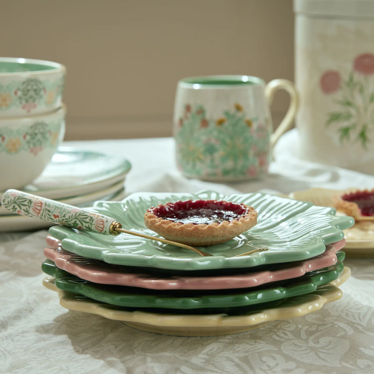 William Morris At Home Kitchen Garden Flower Shaped Cake Plates( Set of 4) - Image 12