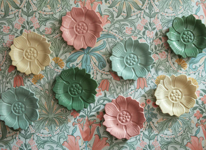 William Morris At Home Kitchen Garden Flower Shaped Cake Plates( Set of 4) - Image 8